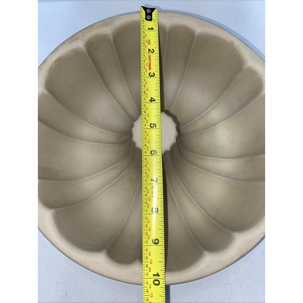 Pampered Chef Family Heritage Fluted Bundt Cake Stoneware Pan Full Size 10" USA - Picture 6 of 9